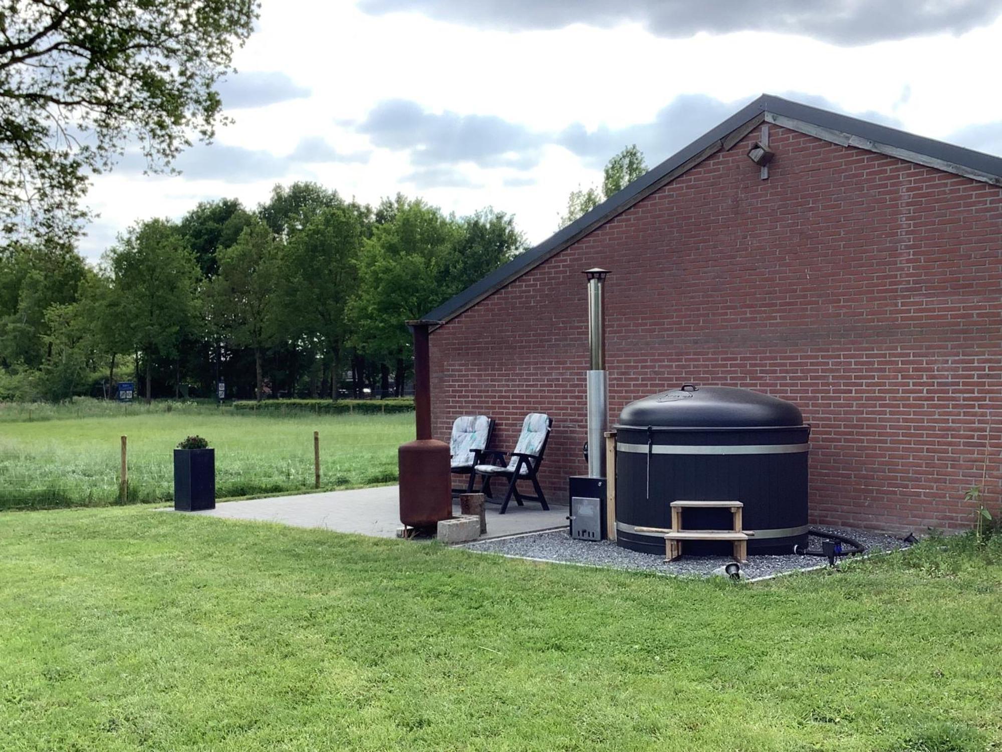 Gastenverblijf Dalem Met Hottub En Landelijk Villa Hapert Bagian luar foto